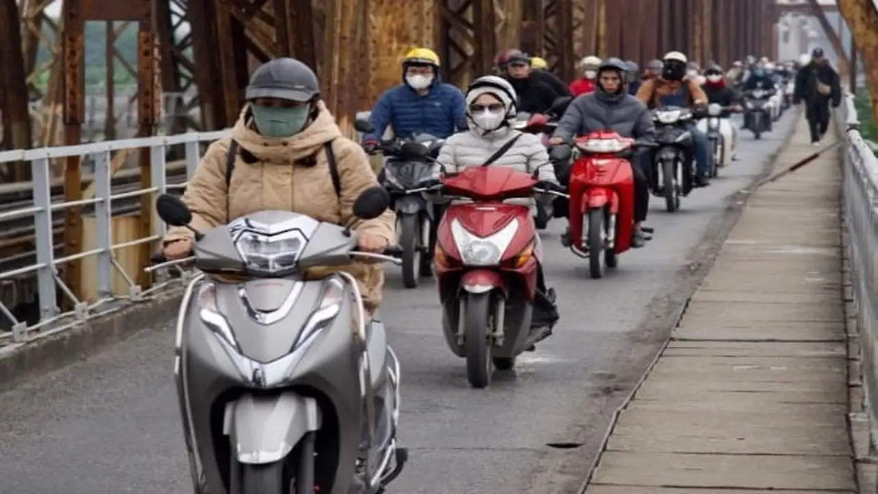 توقعات طقس فيتنام: هانوي غائمة وأمطار غزيرة محلية في مدينة هو تشي منه